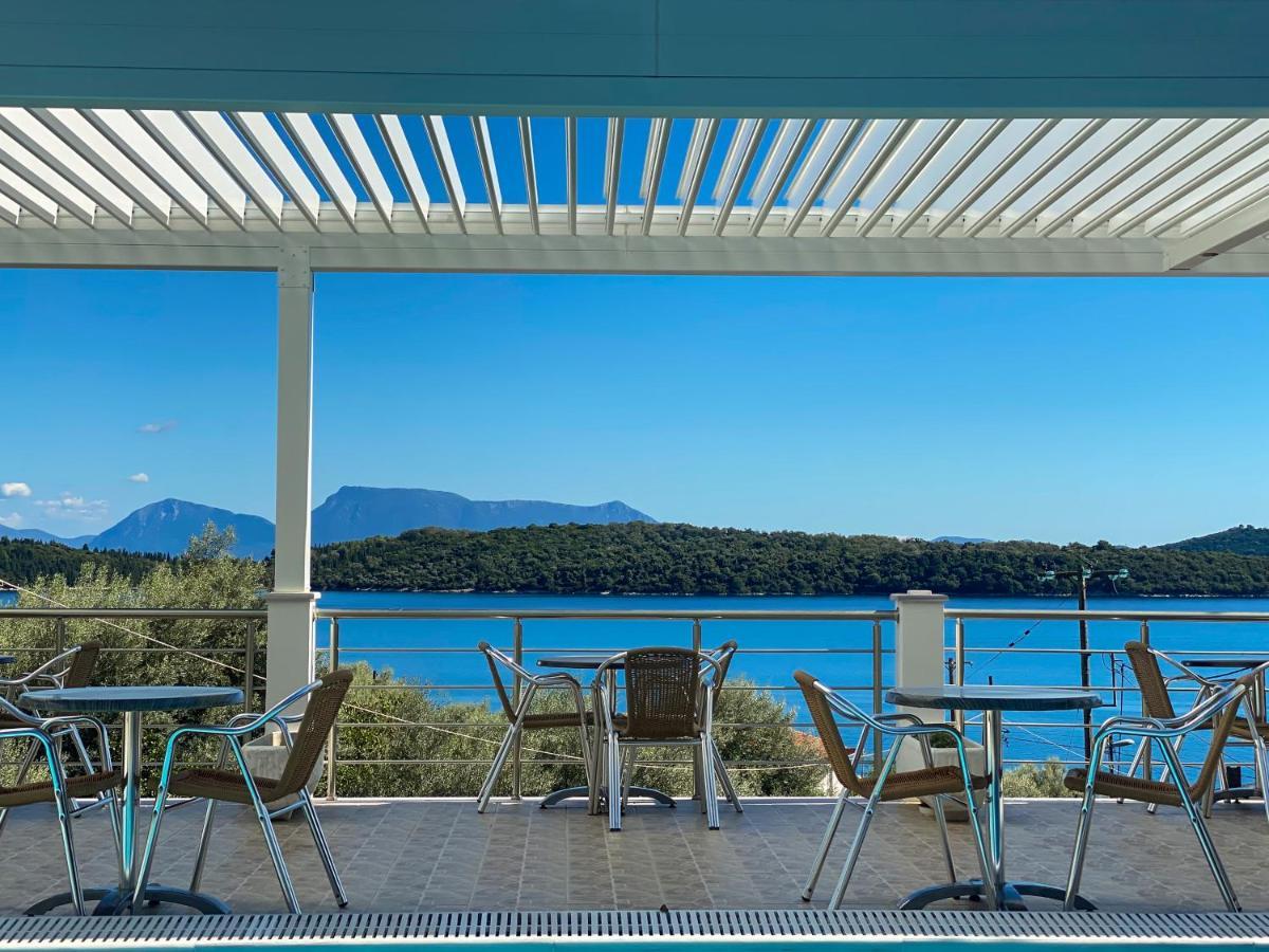 Oasis Hotel Perigiali エクステリア 写真