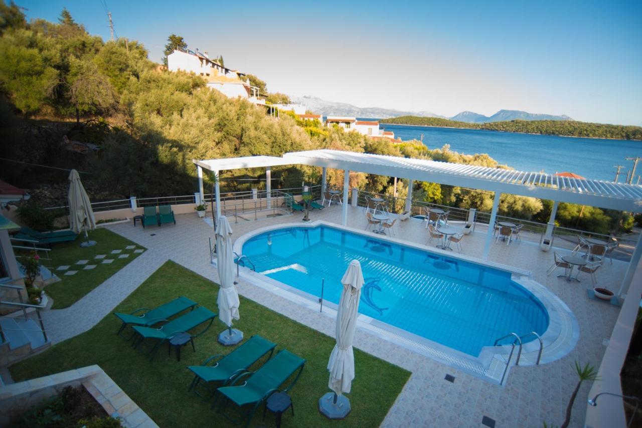 Oasis Hotel Perigiali エクステリア 写真