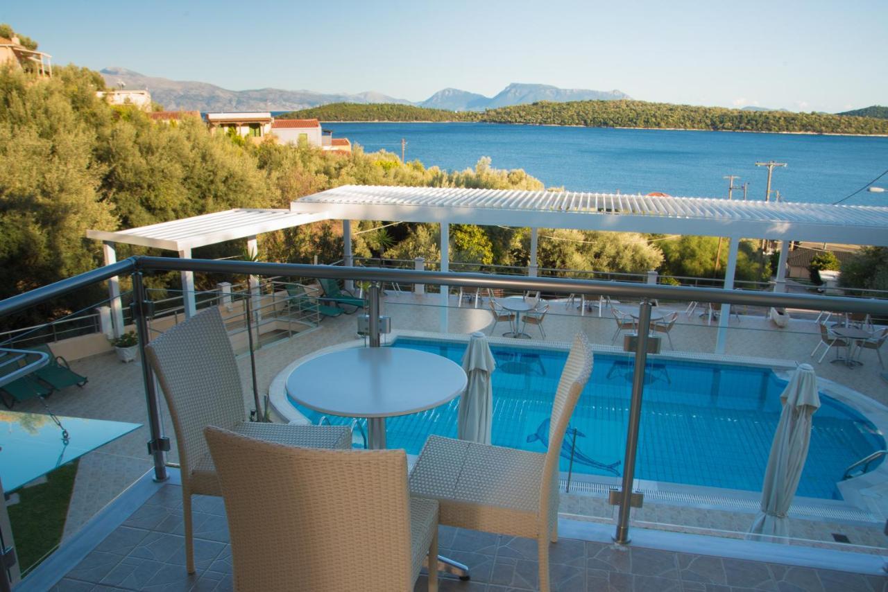 Oasis Hotel Perigiali エクステリア 写真