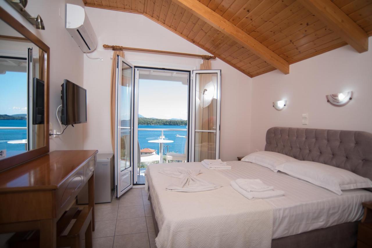 Oasis Hotel Perigiali エクステリア 写真