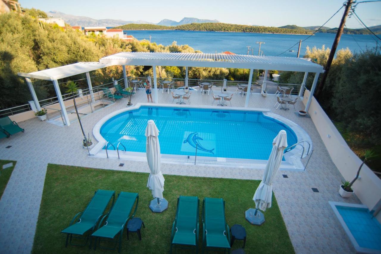 Oasis Hotel Perigiali エクステリア 写真