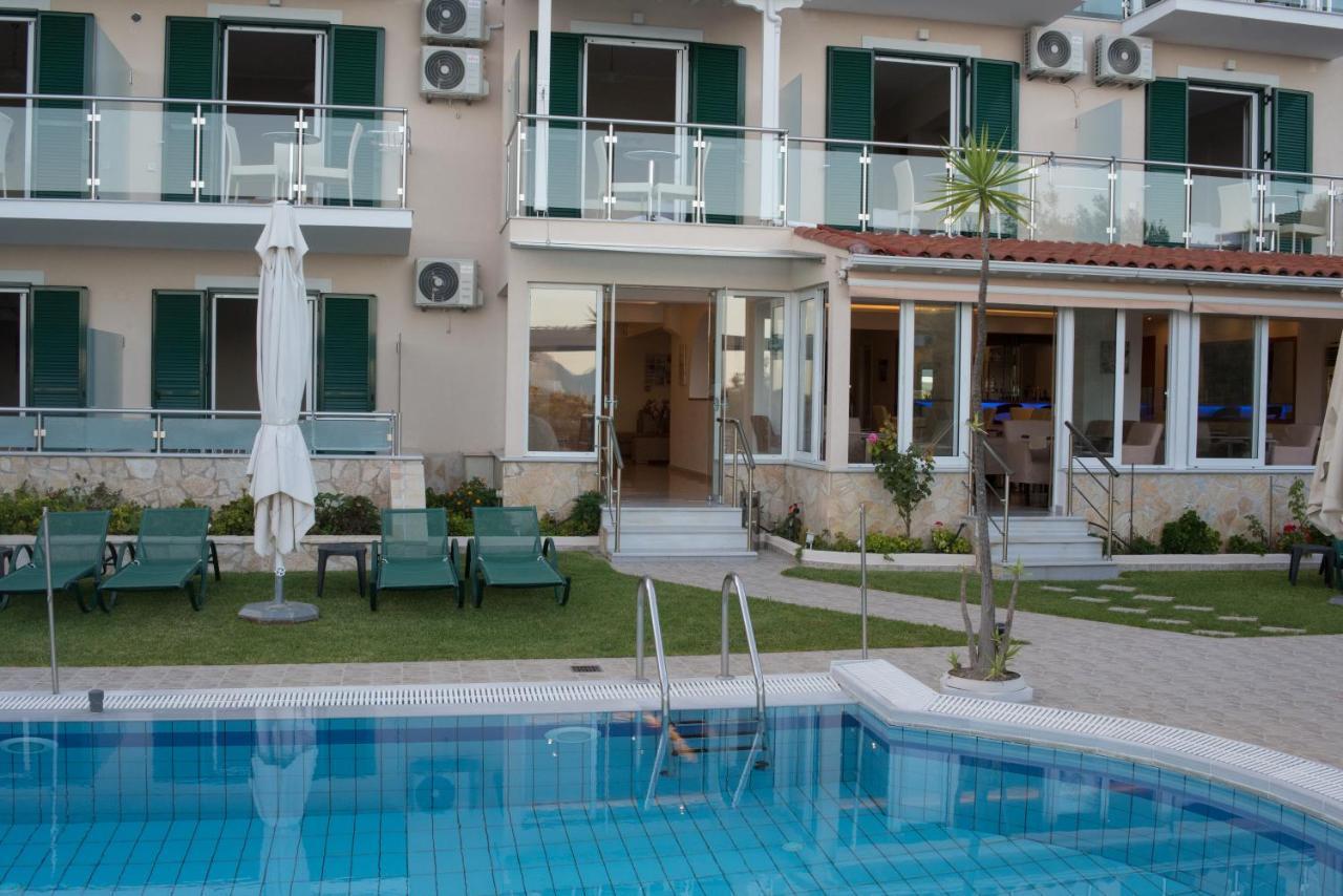 Oasis Hotel Perigiali エクステリア 写真