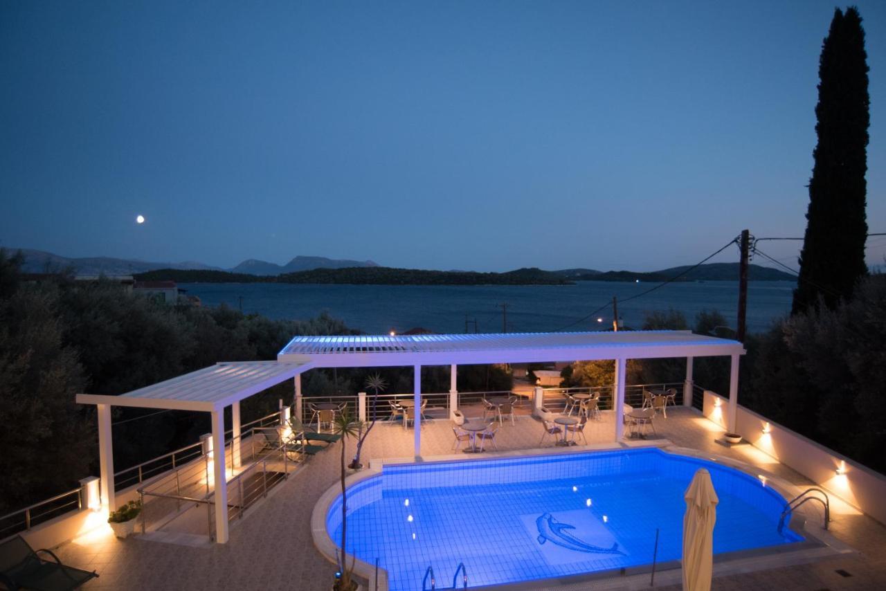 Oasis Hotel Perigiali エクステリア 写真