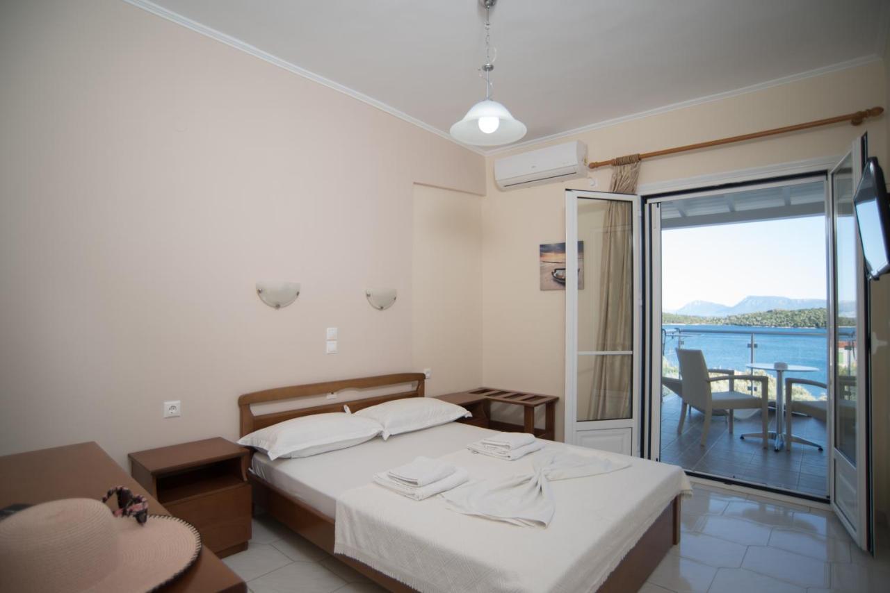 Oasis Hotel Perigiali エクステリア 写真