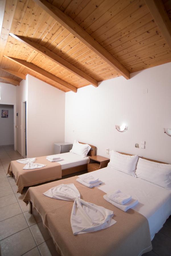 Oasis Hotel Perigiali エクステリア 写真