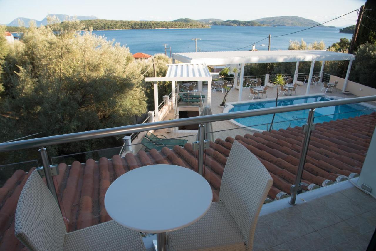 Oasis Hotel Perigiali エクステリア 写真