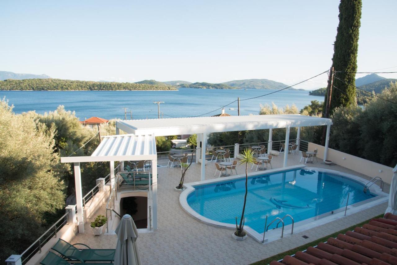 Oasis Hotel Perigiali エクステリア 写真
