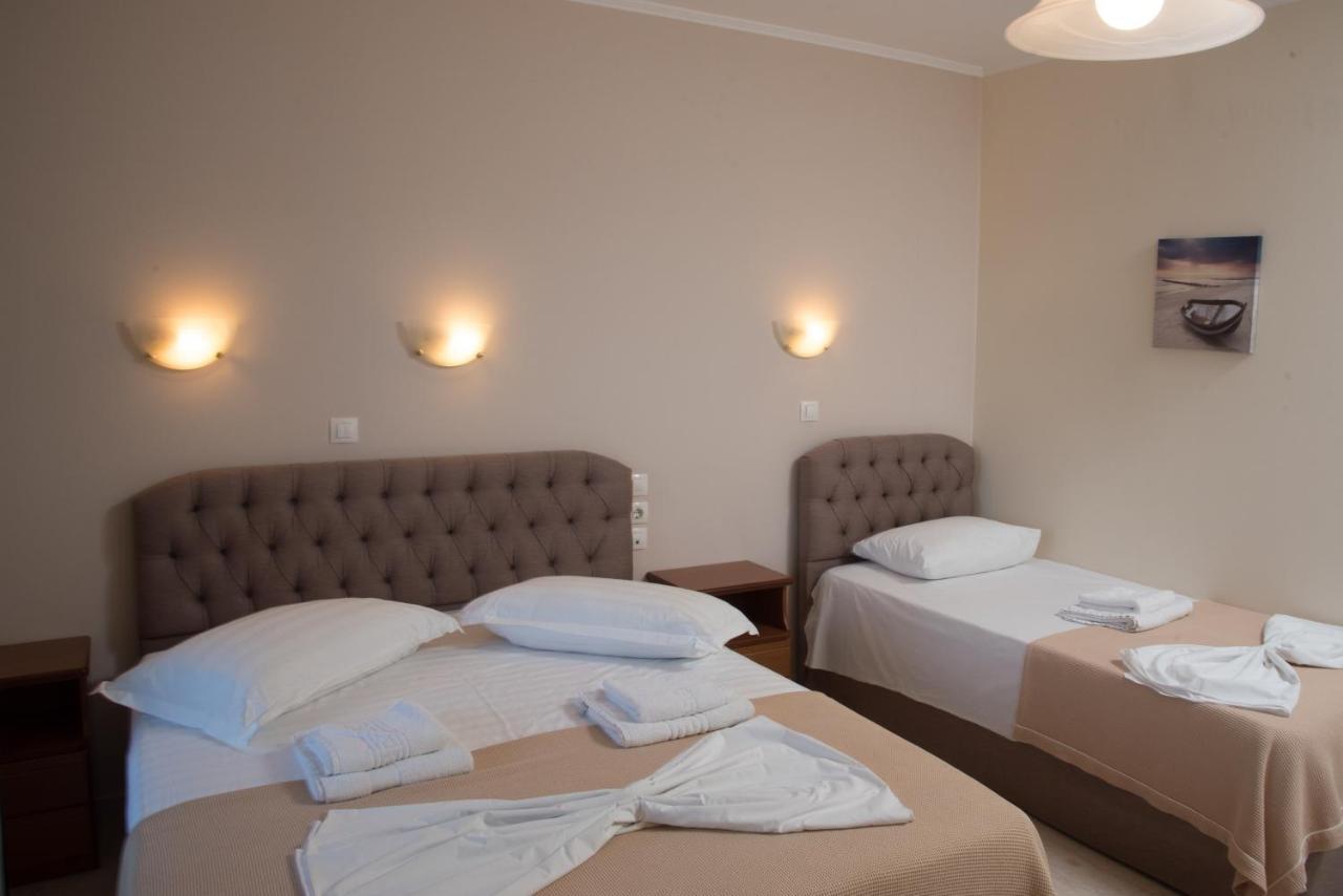 Oasis Hotel Perigiali エクステリア 写真