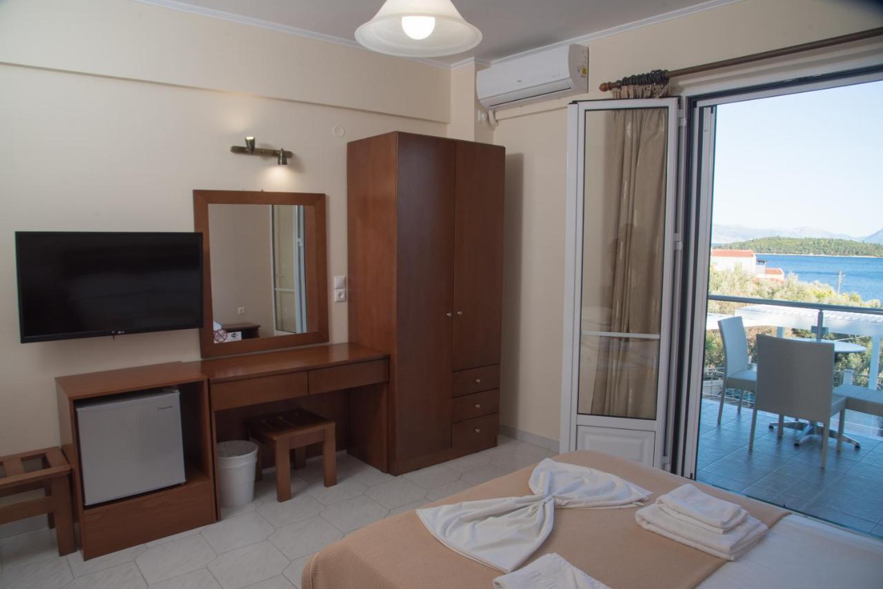 Oasis Hotel Perigiali エクステリア 写真
