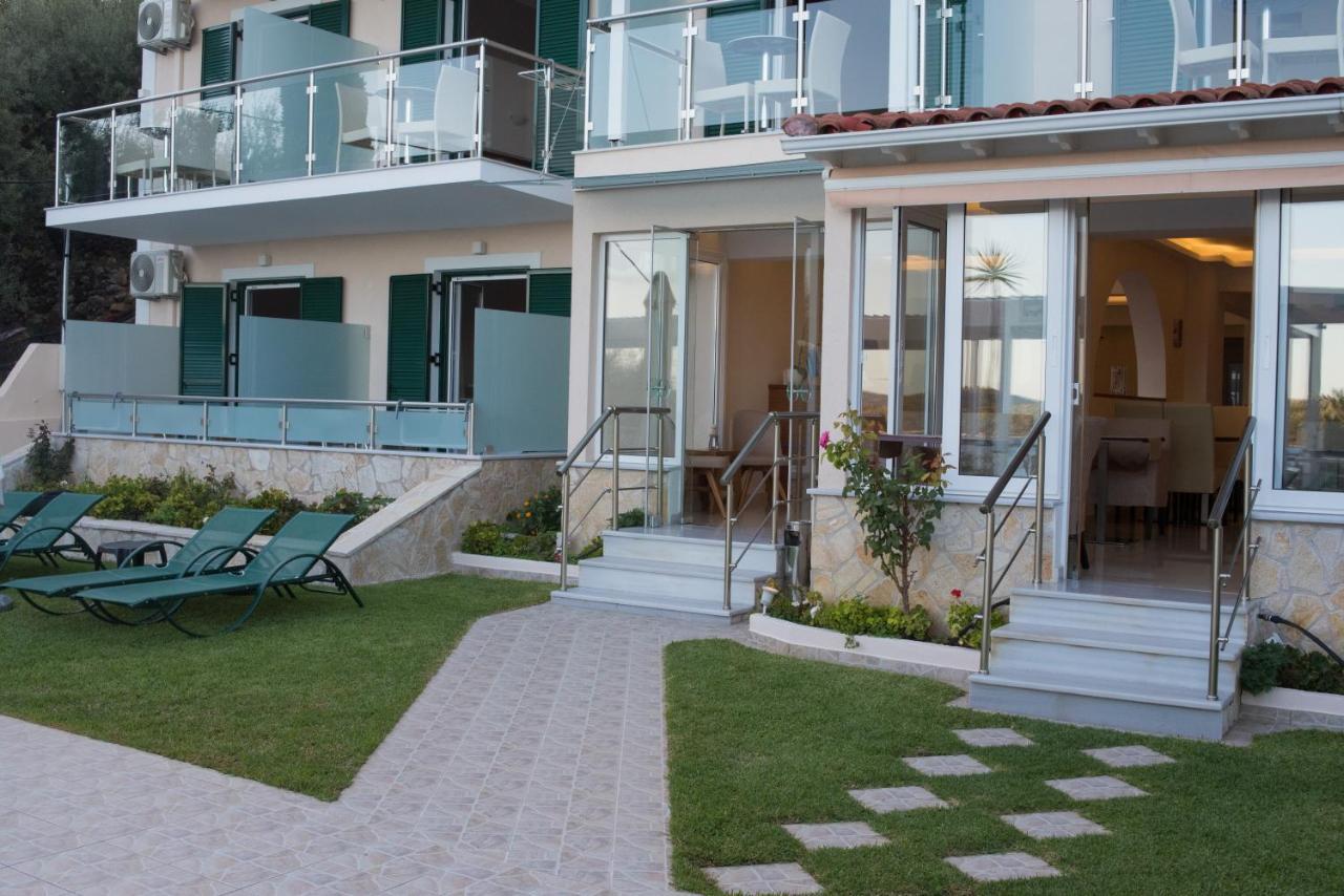Oasis Hotel Perigiali エクステリア 写真