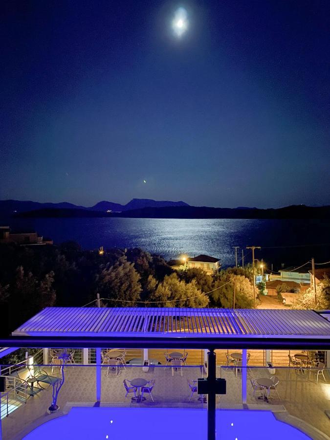 Oasis Hotel Perigiali エクステリア 写真