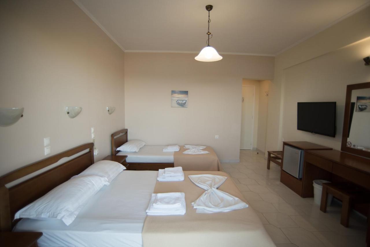 Oasis Hotel Perigiali エクステリア 写真