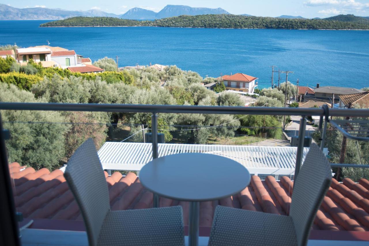 Oasis Hotel Perigiali エクステリア 写真