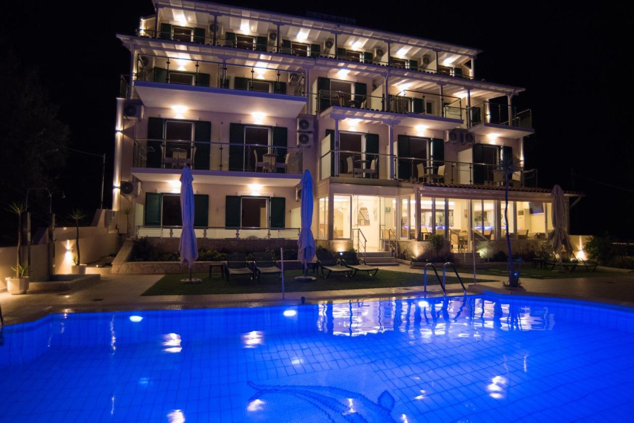 Oasis Hotel Perigiali エクステリア 写真