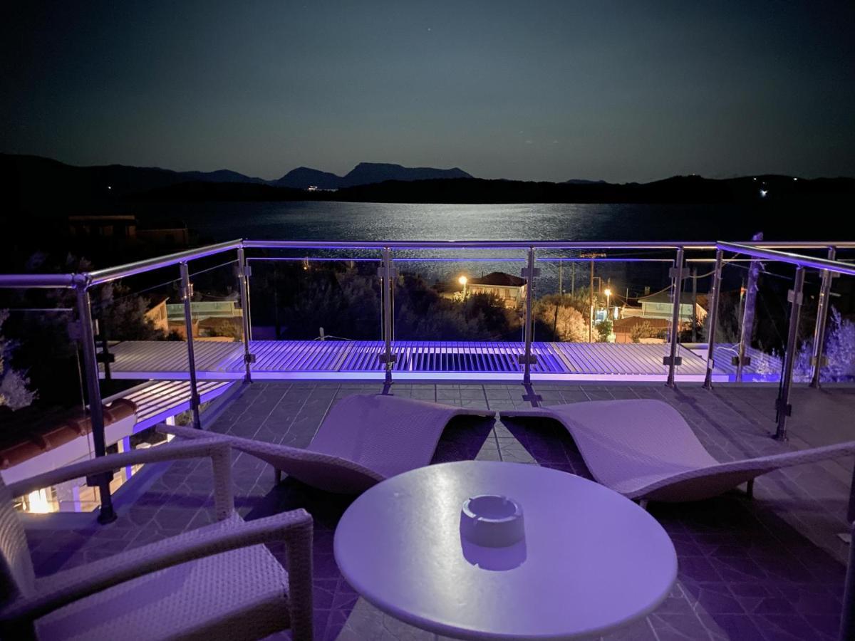 Oasis Hotel Perigiali エクステリア 写真