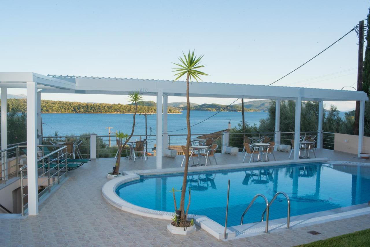 Oasis Hotel Perigiali エクステリア 写真