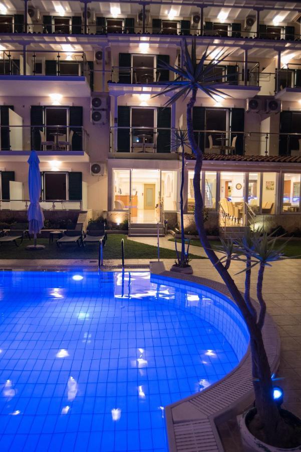 Oasis Hotel Perigiali エクステリア 写真