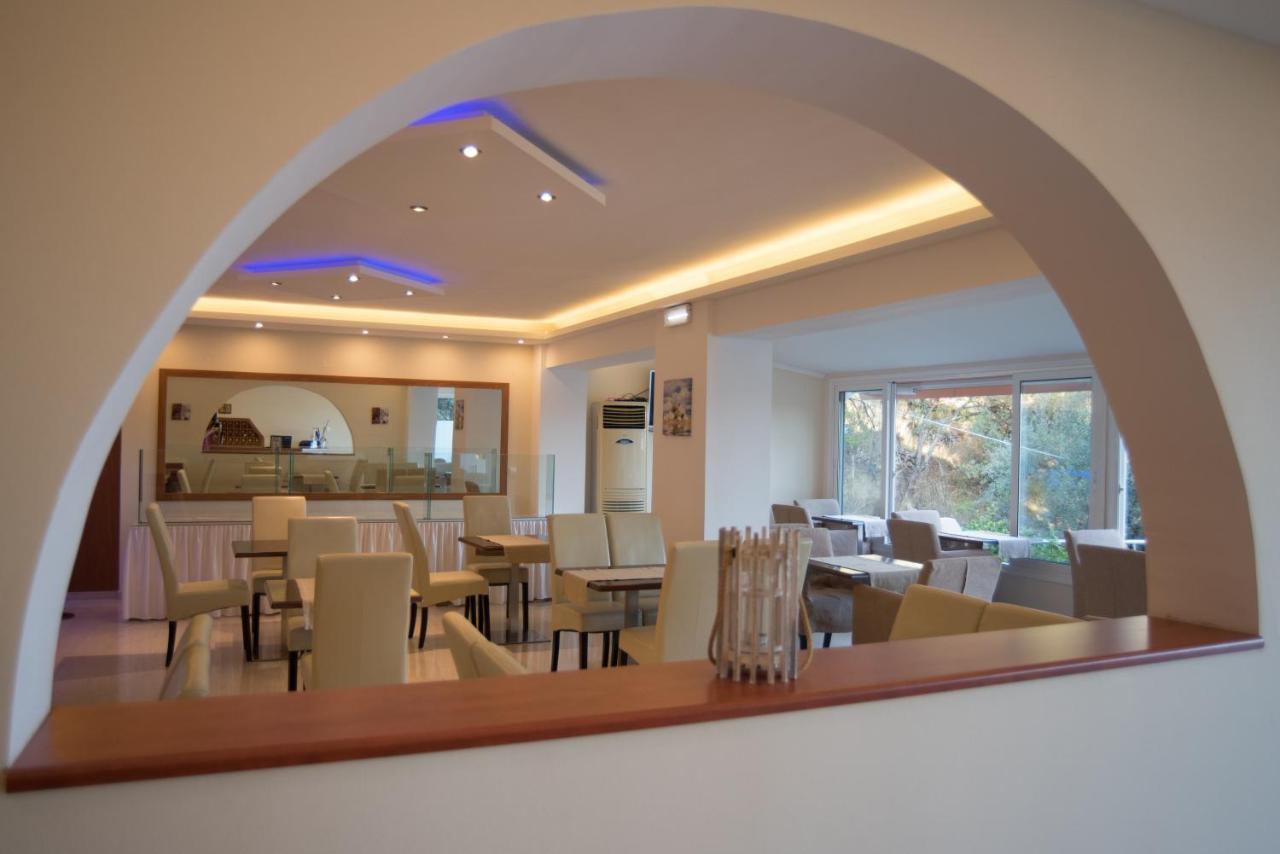Oasis Hotel Perigiali エクステリア 写真