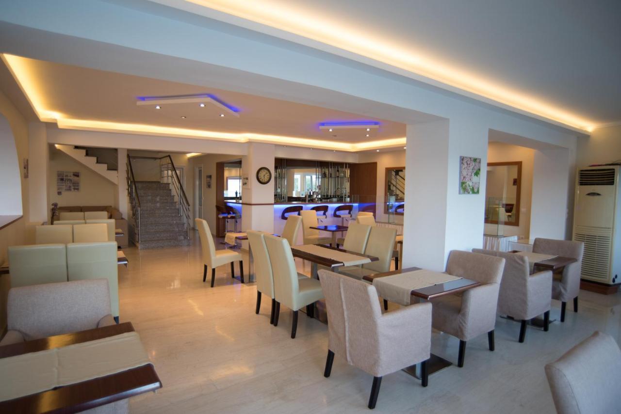 Oasis Hotel Perigiali エクステリア 写真