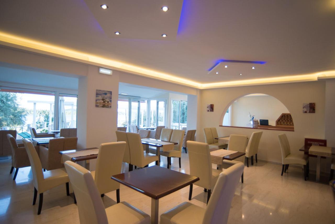 Oasis Hotel Perigiali エクステリア 写真