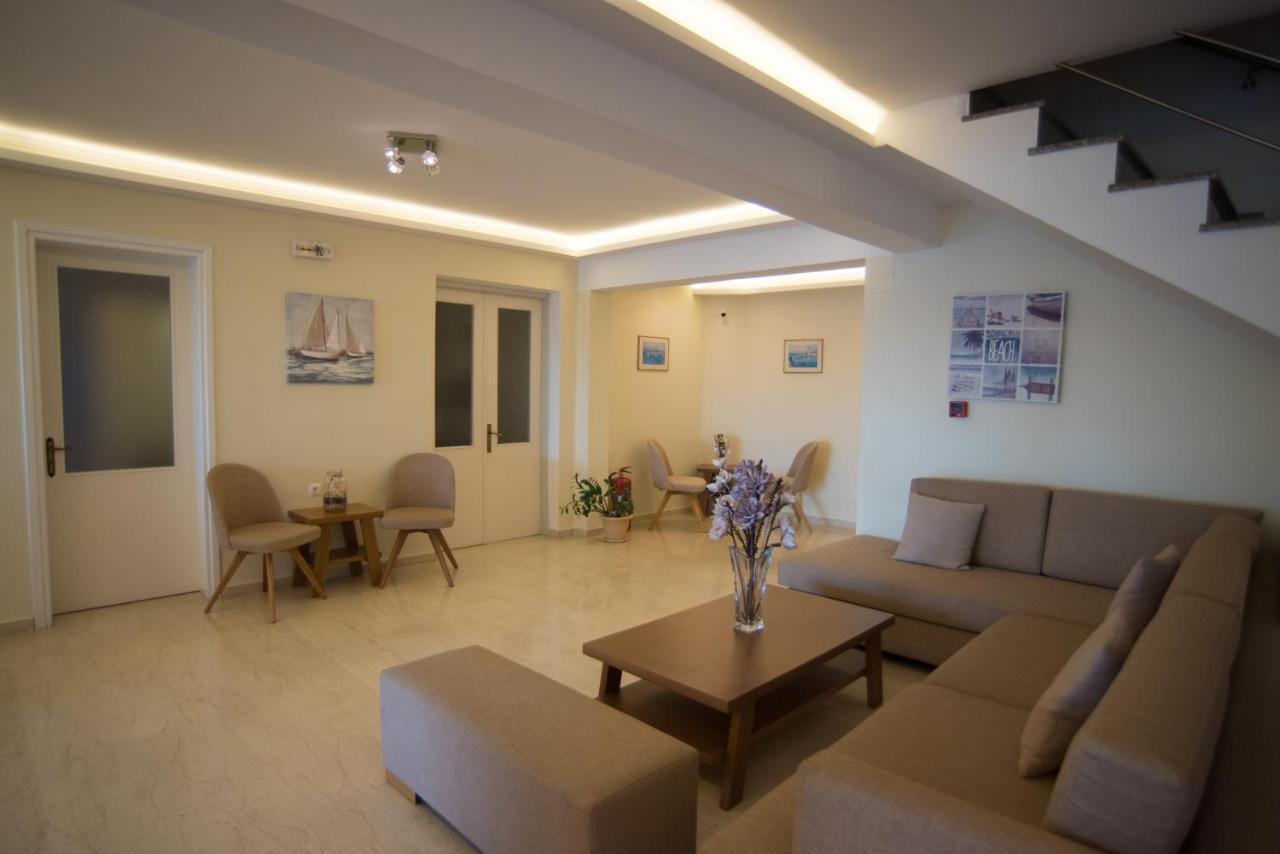 Oasis Hotel Perigiali エクステリア 写真