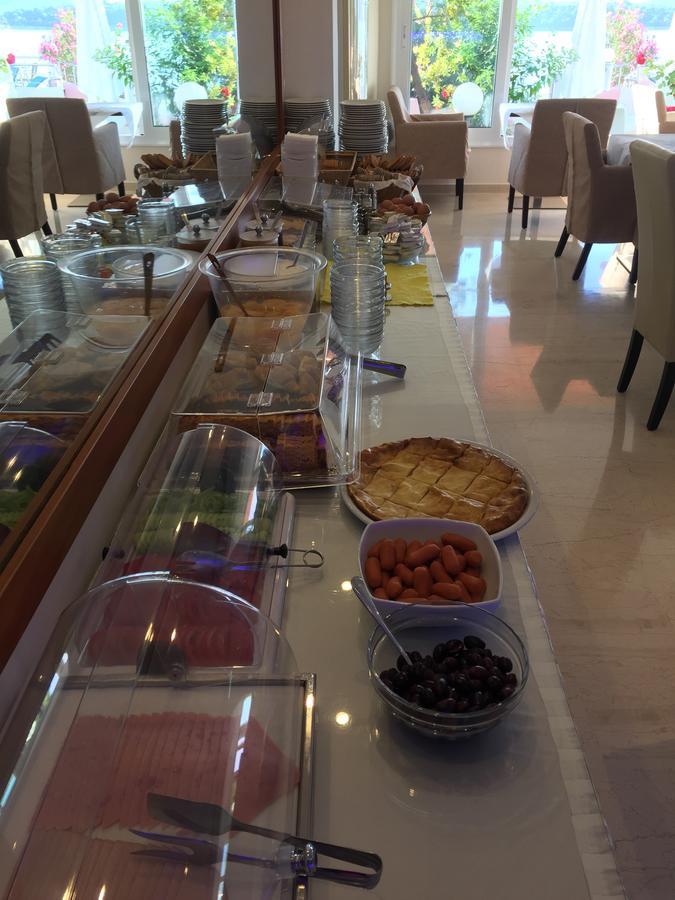 Oasis Hotel Perigiali エクステリア 写真
